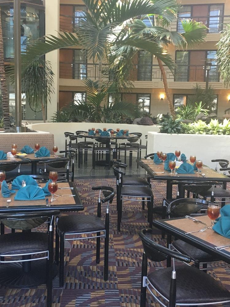 Embassy Suites By Hilton Phoenix Biltmore Exteriör bild