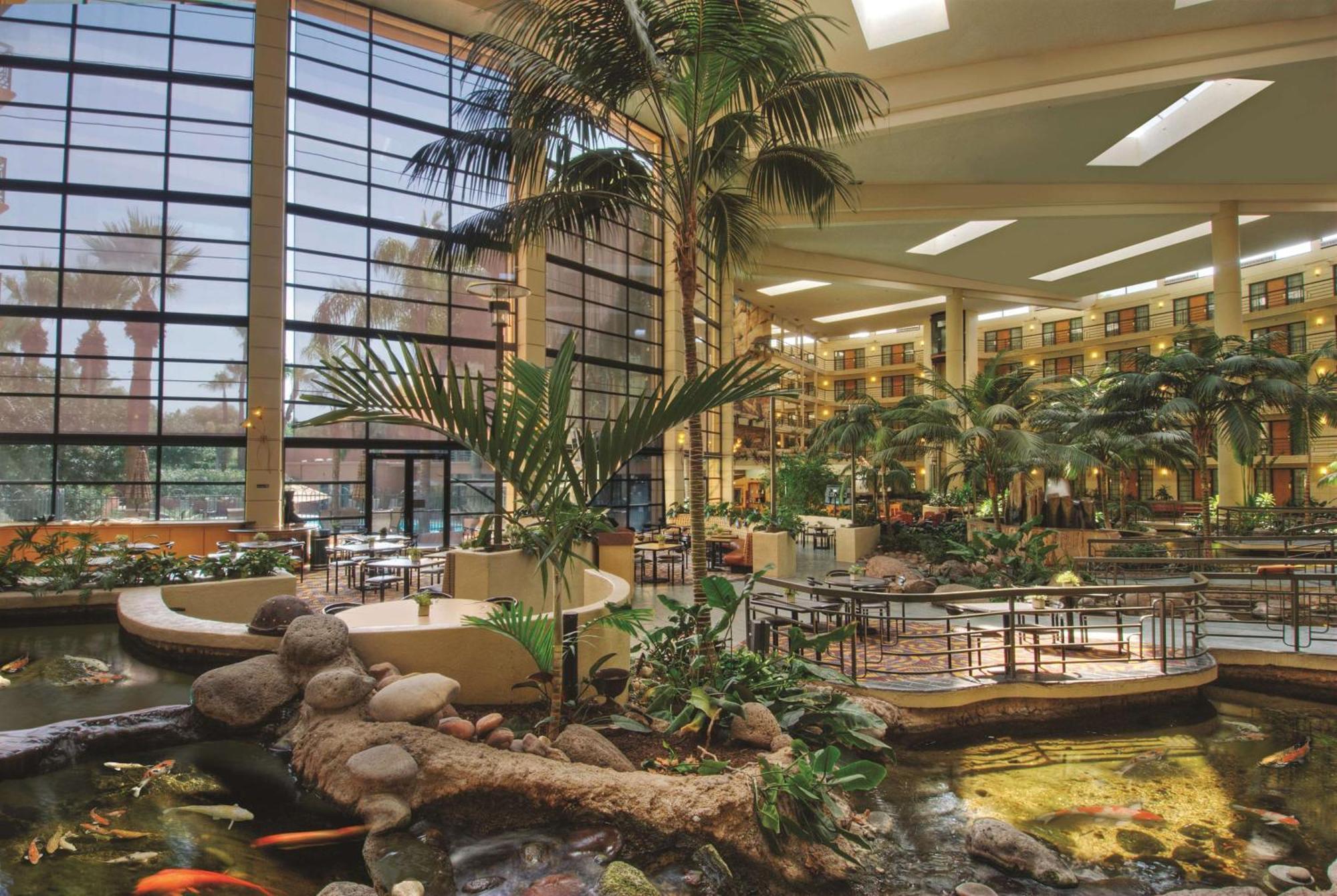 Embassy Suites By Hilton Phoenix Biltmore Exteriör bild