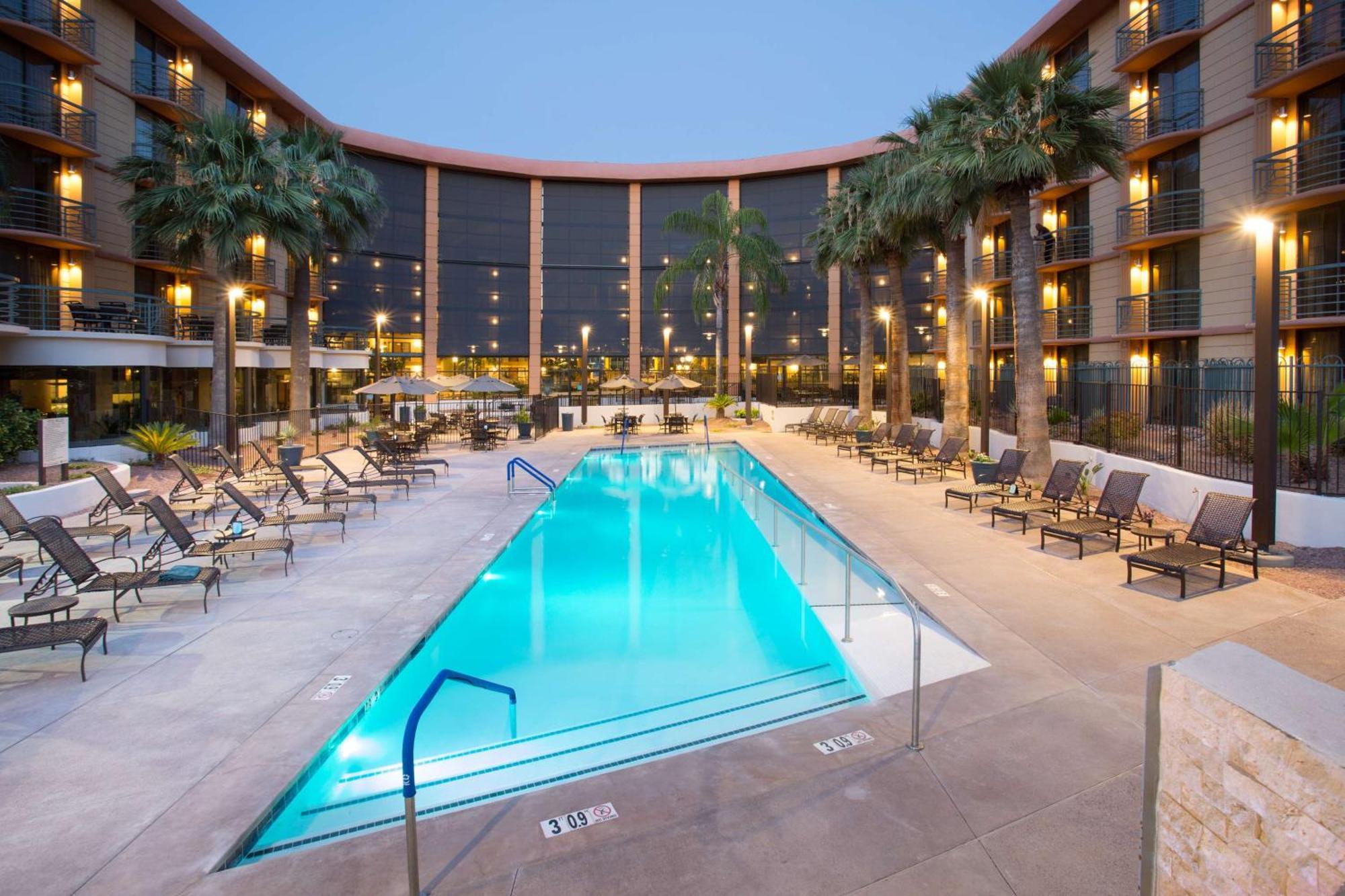 Embassy Suites By Hilton Phoenix Biltmore Exteriör bild