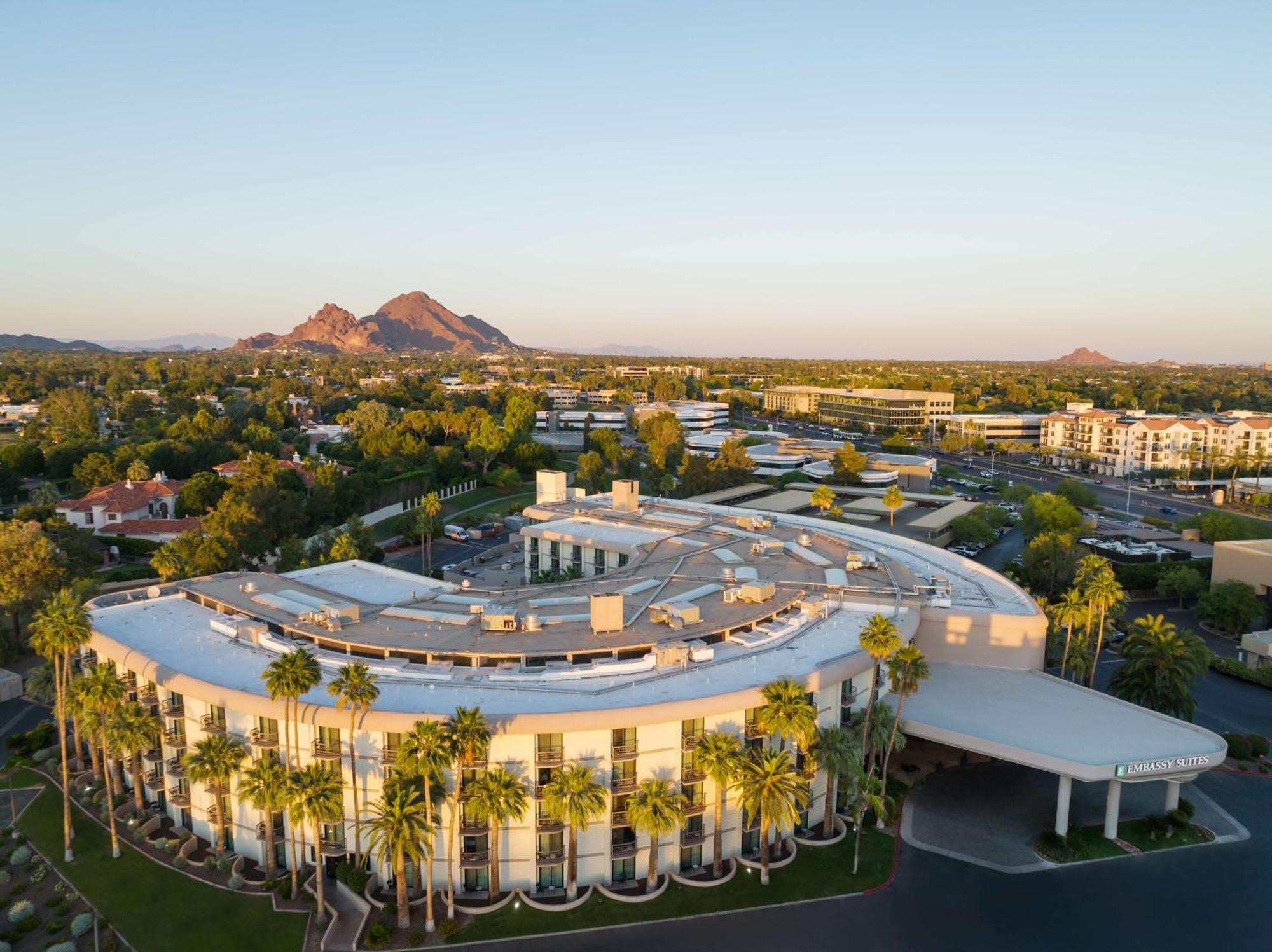 Embassy Suites By Hilton Phoenix Biltmore Exteriör bild