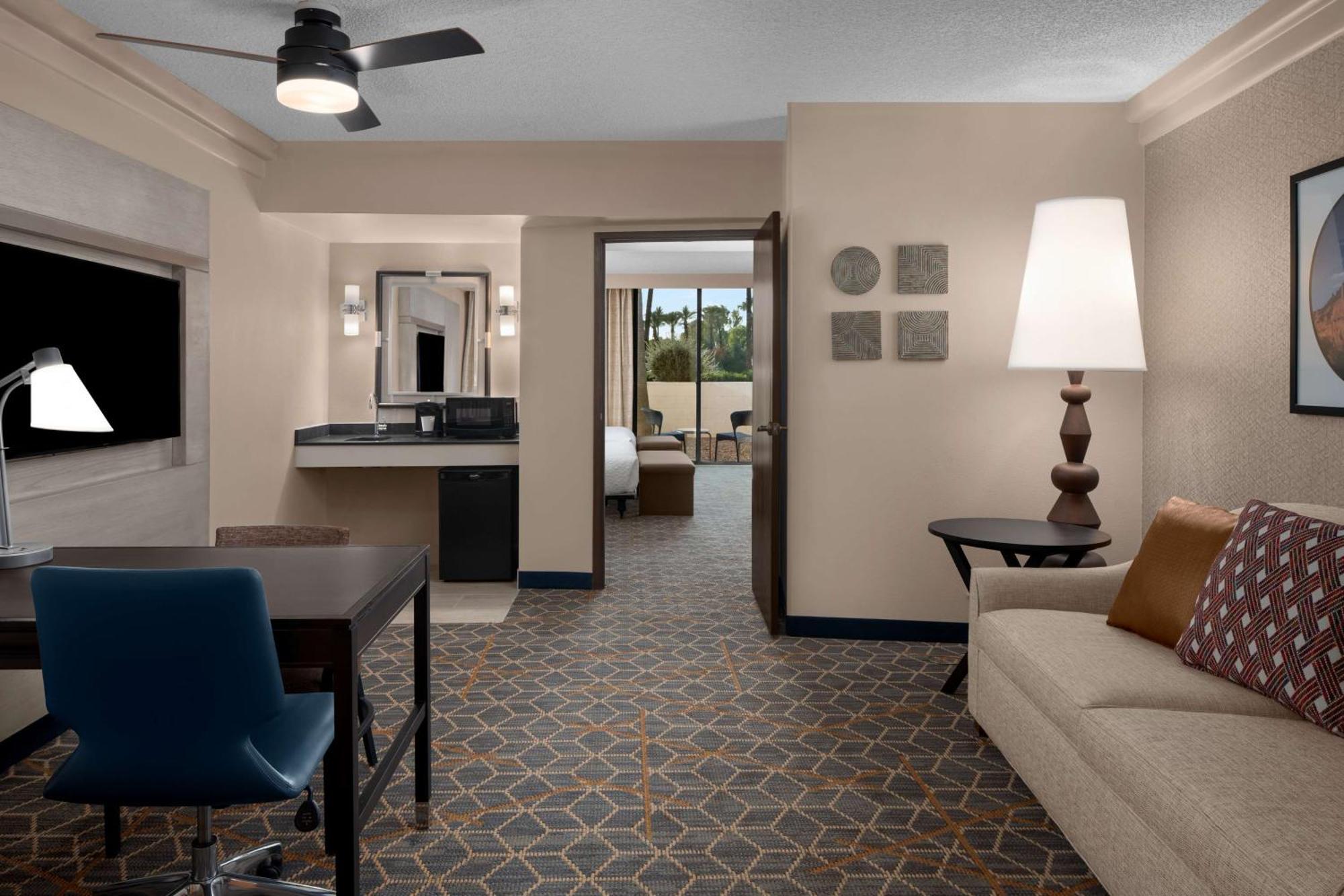 Embassy Suites By Hilton Phoenix Biltmore Exteriör bild