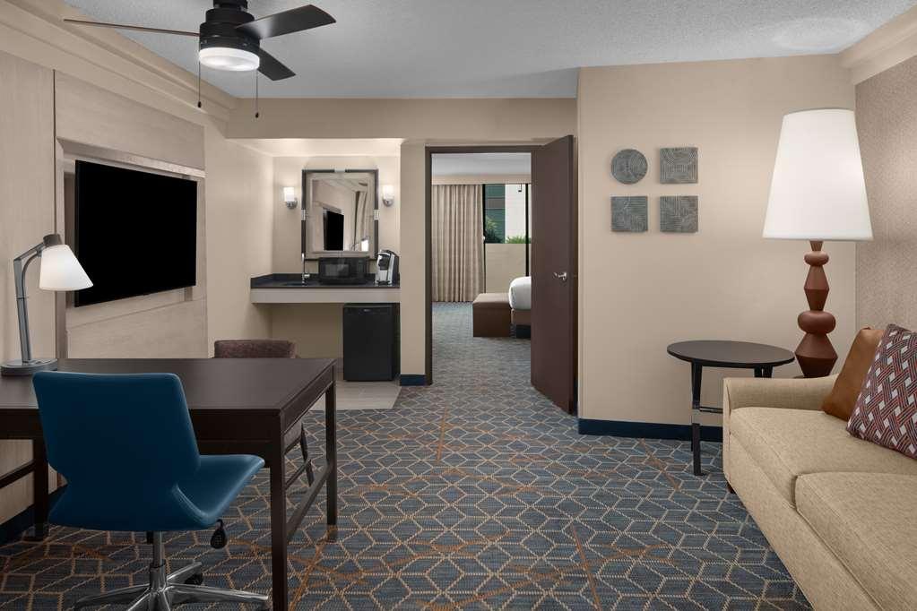 Embassy Suites By Hilton Phoenix Biltmore Rum bild