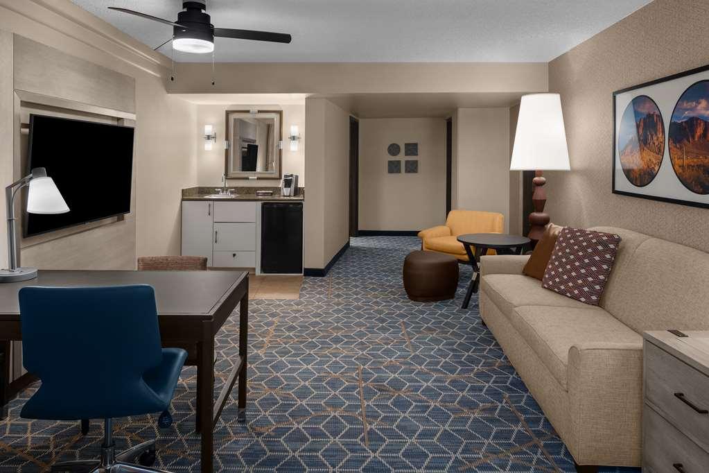 Embassy Suites By Hilton Phoenix Biltmore Rum bild